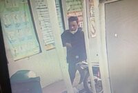 Dugaan Pencurian Helm di Parkiran RS Cibabat Cimahi, Terduga Pelaku Terekam CCTV