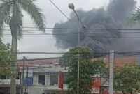PT Protex Indonesia di Taman Kopo Indah 2 Kabupaten Bandung Alami Kebakaran, Asap Pekat Membubung