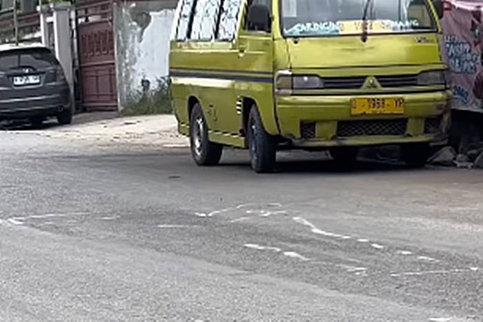 Kecelakaan Maut di Jalan Caringin Bandung, Pengendara Motor Tewas Terlindas Truk Tronton