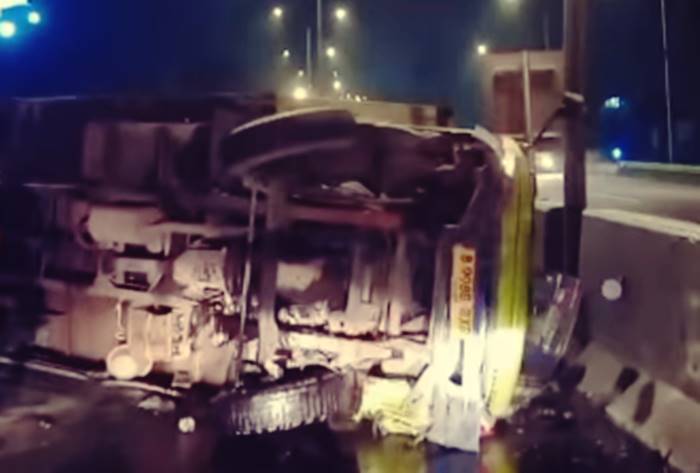 Truk Hijau Alami Kecelakaan di Tol Purbaleunyi KM 121 Arah Jakarta