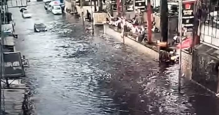 Jalan Depan Pasar Panorama Lembang Kembali Banjir Sekitar 1 Meter Usai Diguyur Hujan Deras