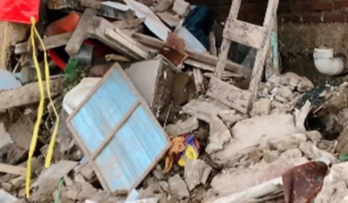 Diduga Fondasi Kurang Kokoh dan Pergerakan Tanah, Satu Rumah di Cibabat Cimahi Roboh