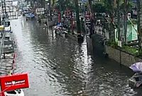 Pasar Panorama Lembang dan Jalan Kolonel Masturi Cisarua Bandung Barat Tergenang Banjir Usai Hujan Deras