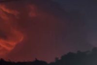 Sempat Disebut Gunung Berapi Aktif! Inilah Penjelasan Ilmiah Fenomena Langit Merah di Bandung Raya