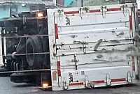 Truk Terguling di Margaluyu Cipatat, Begini Dugaan Kronologi dan Kondisi Sopir