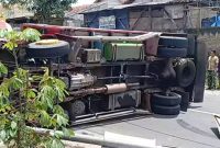 Diduga Hindari Pemotor yang Menyebarang Mendadak, Sebuah Truk Terguling di Dekat Puskesmas Cipatat Bandung Barat Diduga Hindari Pemotor yang Menyebarang Mendadak, Sebuah Truk Terguling di Dekat Puskesmas Cipatat Bandung Barat