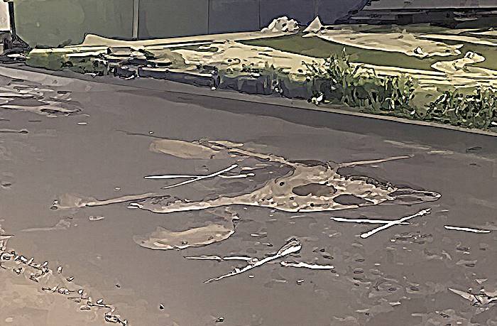 Jalan Berlubang di Dekat SPBU Kerkof Cimahi Selatan Dikeluhkan Warga, Sudah Empat Pengendara Terjatuh