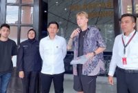 Handphone WNA Hilang Saat Nonton Persib di GBLA, Polrestabes Bandung Bergerak Cepat dan Berhasil Mengembalikan Handphone WNA Hilang Saat Nonton Persib di GBLA, Polrestabes Bandung Bergerak Cepat dan Berhasil Mengembalikan