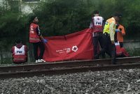 Insiden di Bawah Jembatan Panoramic, Korban Tertemper Kereta Api Dievakuasi ke RS Sartika Asih Insiden di Bawah Jembatan Panoramic, Korban Tertemper Kereta Api Dievakuasi ke RS Sartika Asih
