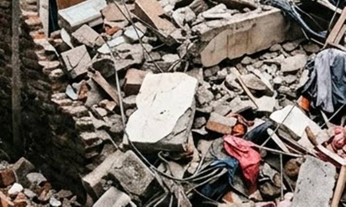 Bangunan Kosong Ambruk di Tamansari Bandung, Tiga Warga Tertimpa Reruntuhan